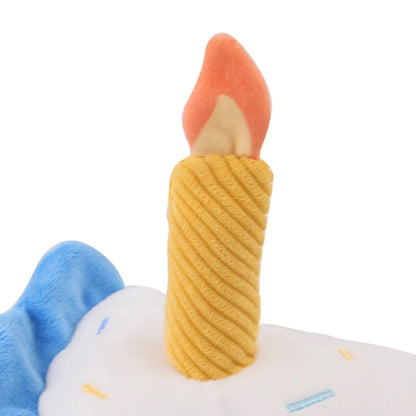 Juguete de peluche para perro con forma de pastel de cumpleaños que chirría: rebanada suave y masticable con sonido crujiente para cachorros juguetones.