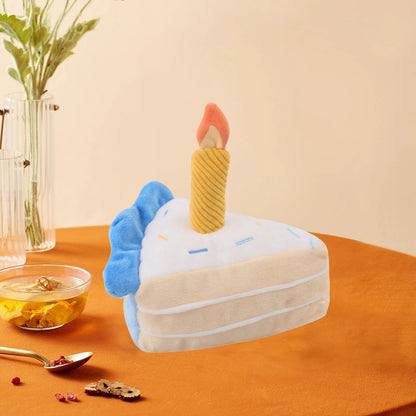 Juguete de peluche para perro con forma de pastel de cumpleaños que chirría: rebanada suave y masticable con sonido crujiente para cachorros juguetones.
